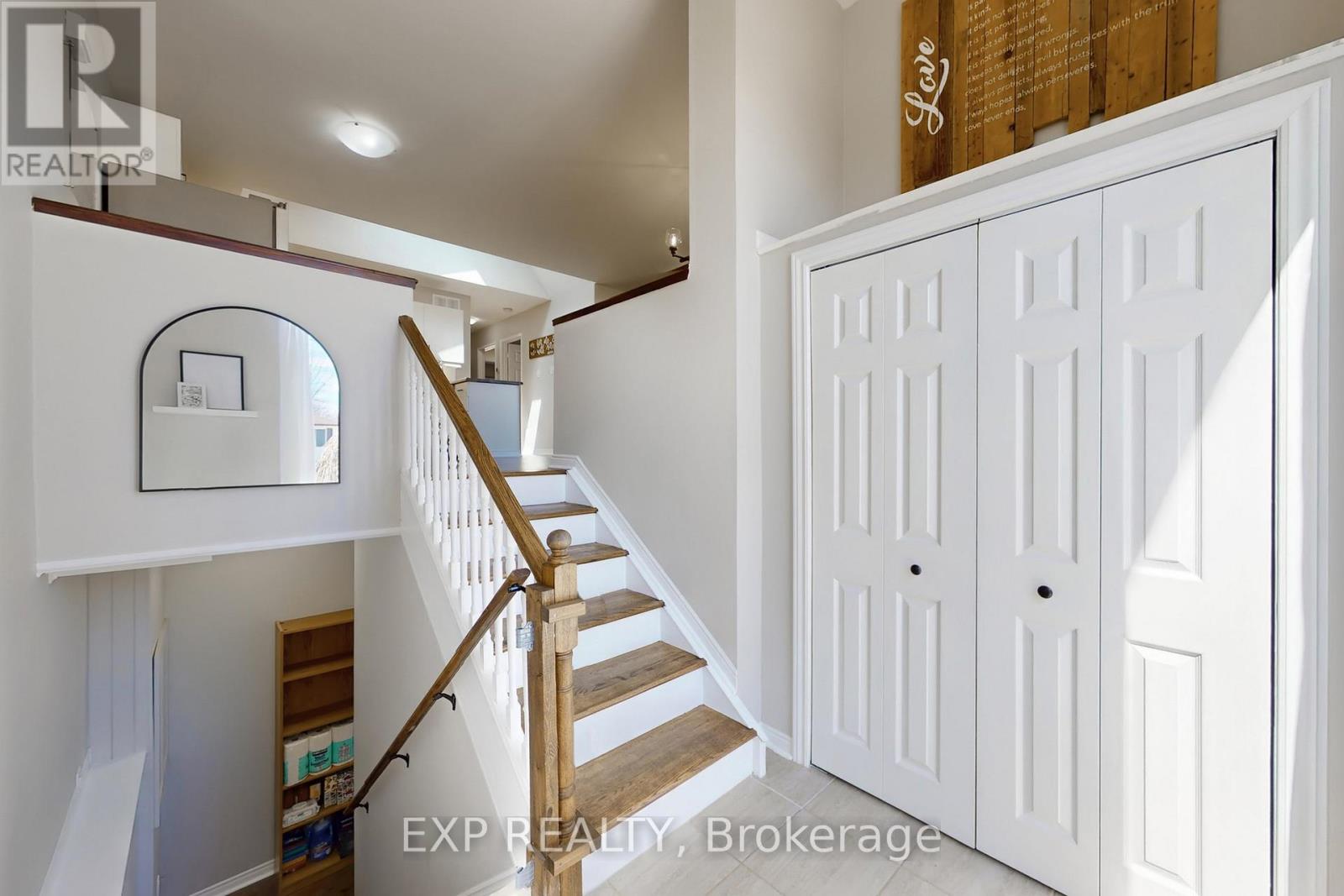 1086 Balsam Road, Innisfil, Ontario  L0L 1W0 - Photo 3 - N12554044