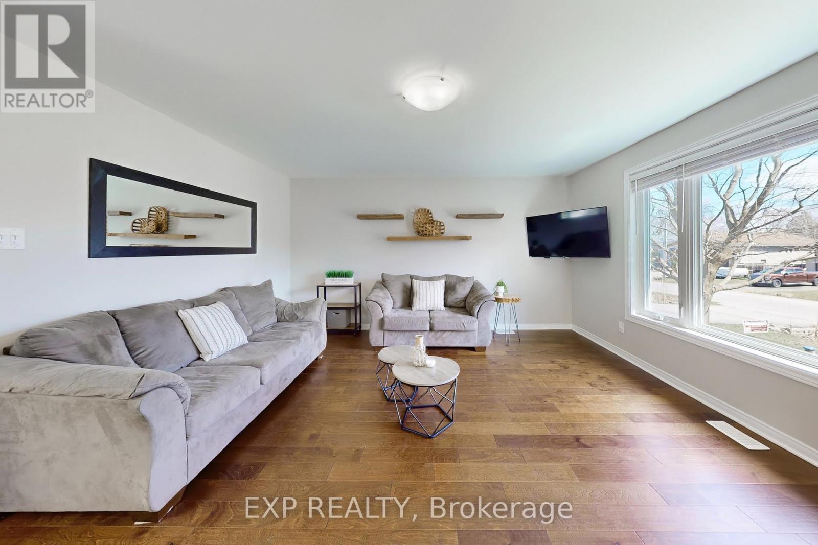 1086 Balsam Road, Innisfil, Ontario  L0L 1W0 - Photo 4 - N12554044