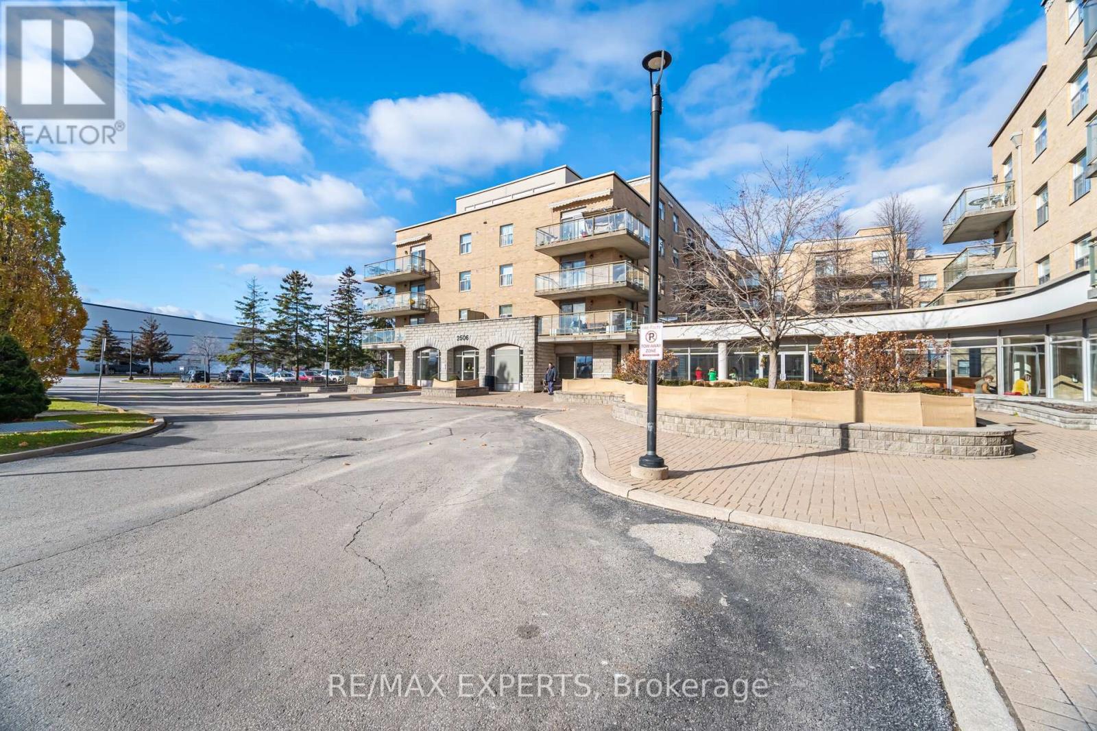 414 - 2506 Rutherford Road, Vaughan, Ontario  L4K 5N4 - Photo 2 - N12554066