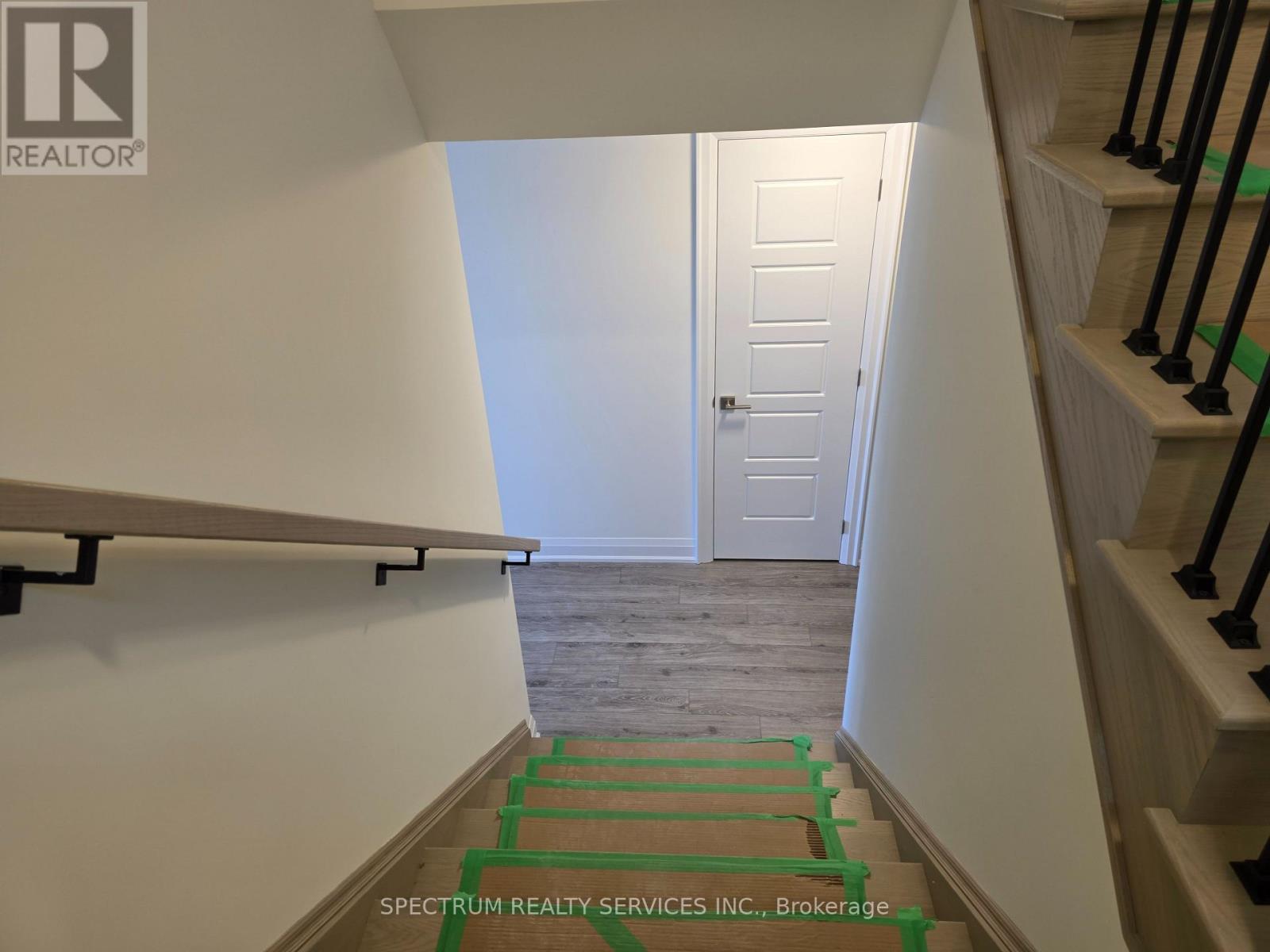 84 Adario Crescent, Vaughan, Ontario  L4H 4P7 - Photo 6 - N12554086