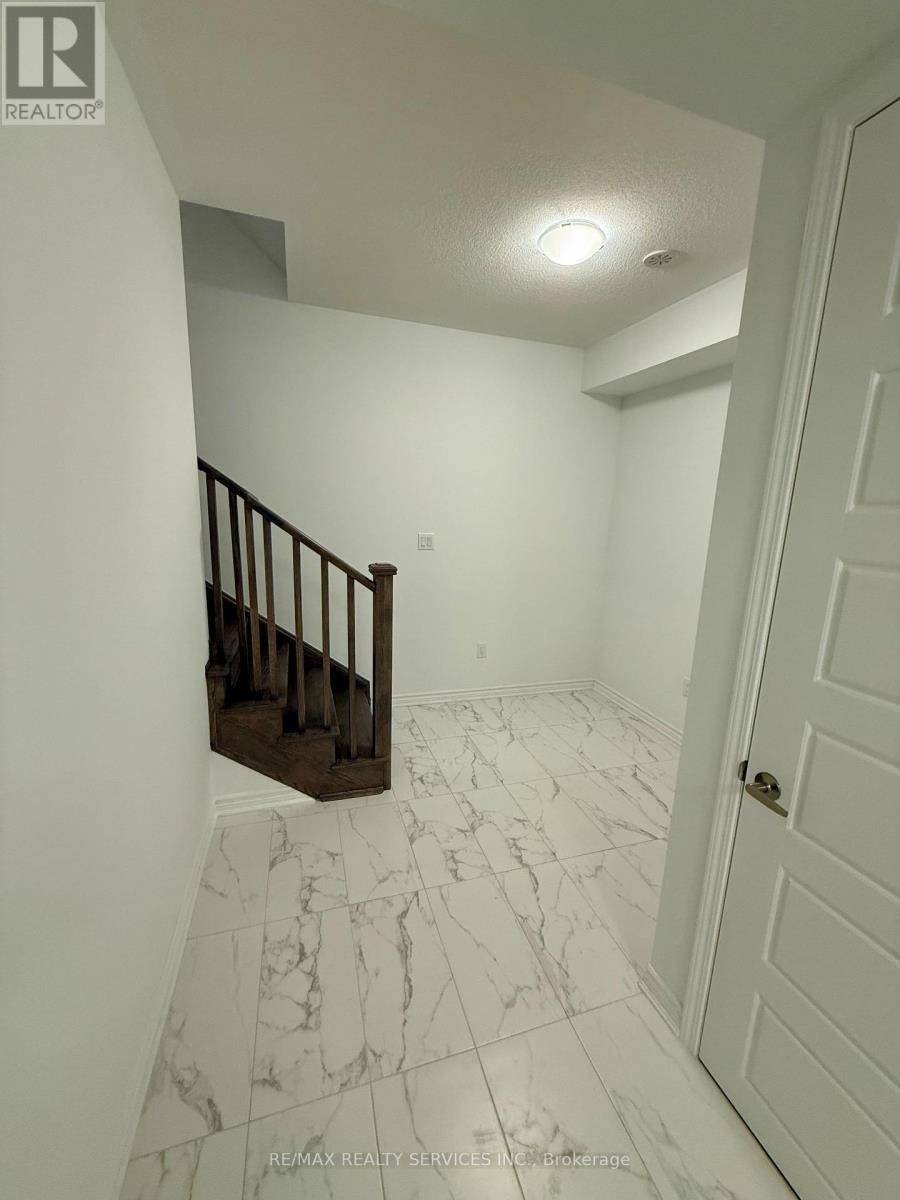 26 Ennerdale Street, Barrie, Ontario  L9J 1A2 - Photo 3 - S12553982