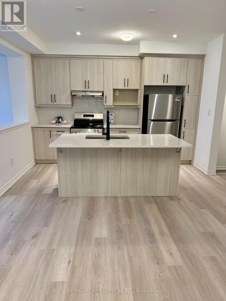 26 Ennerdale Street, Barrie, Ontario  L9J 1A2 - Photo 4 - S12553982