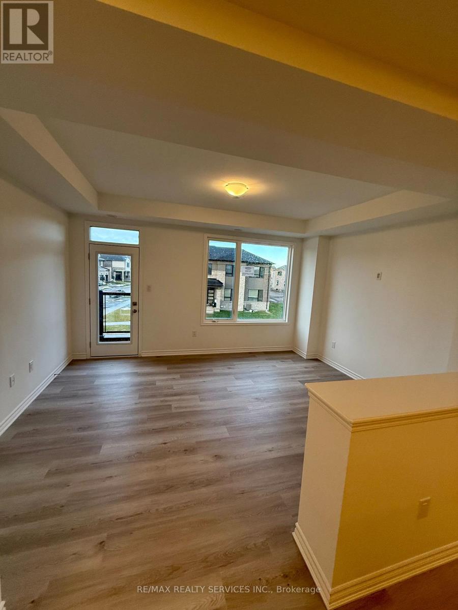 26 Ennerdale Street, Barrie, Ontario  L9J 1A2 - Photo 6 - S12553982