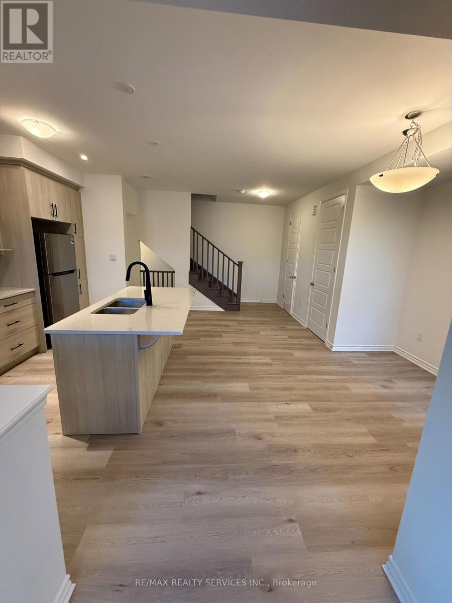 26 Ennerdale Street, Barrie, Ontario  L9J 1A2 - Photo 7 - S12553982