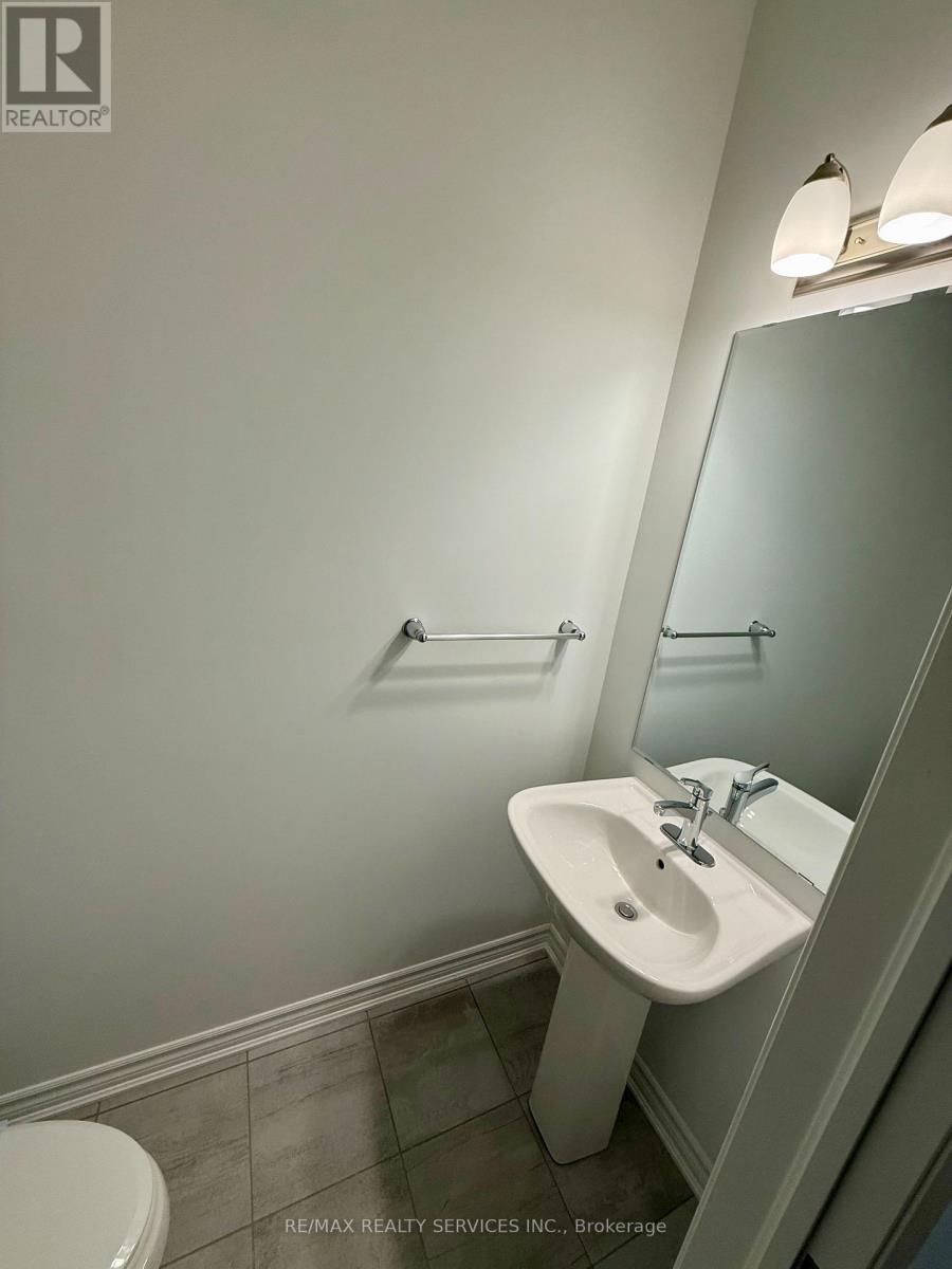 26 Ennerdale Street, Barrie, Ontario  L9J 1A2 - Photo 8 - S12553982