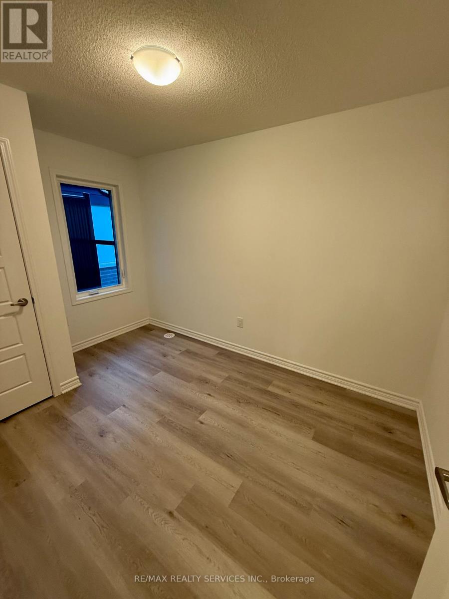 26 Ennerdale Street, Barrie, Ontario  L9J 1A2 - Photo 9 - S12553982