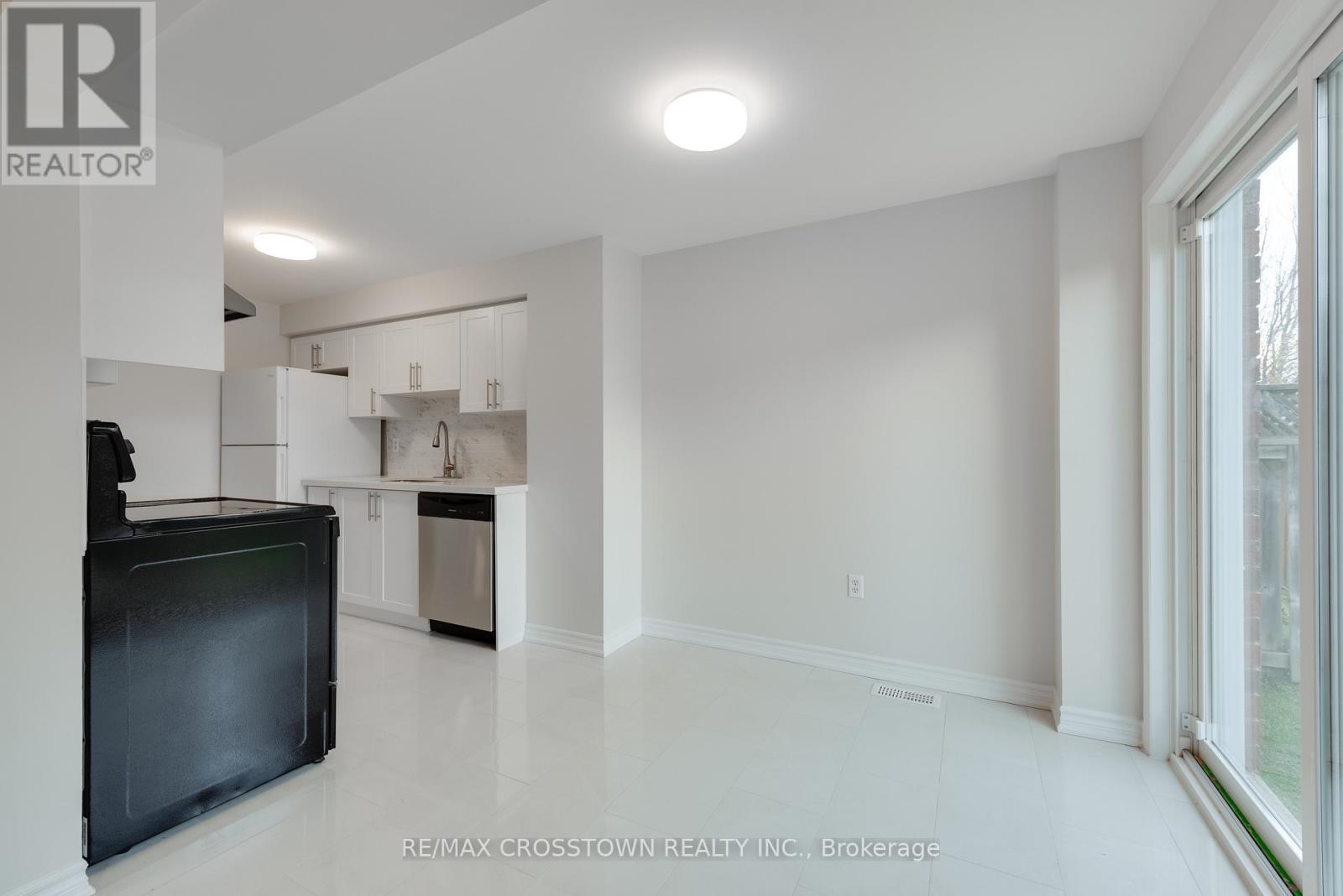 57 Lee Crescent, Barrie, Ontario  L4N 9Z1 - Photo 10 - S12554100