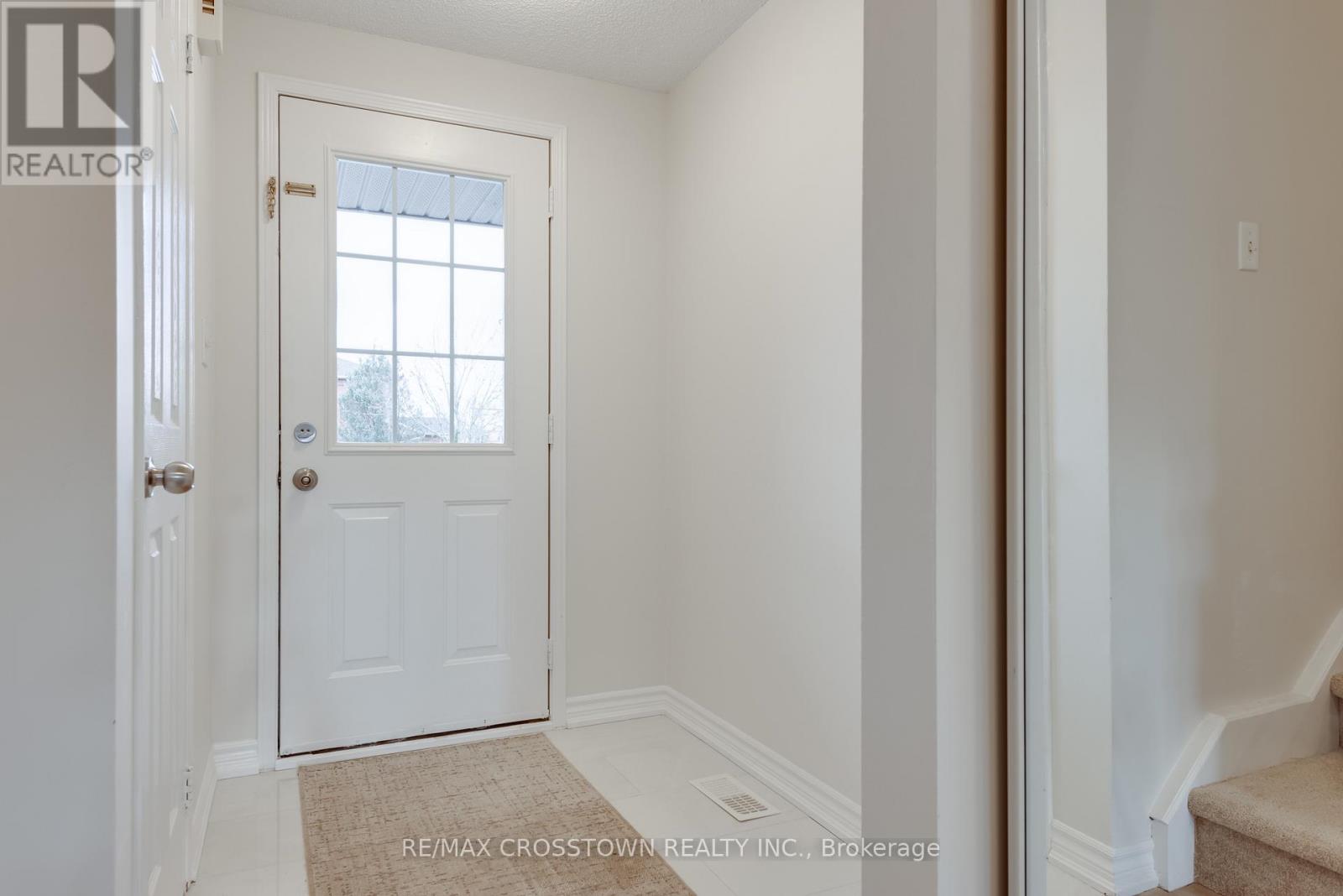 57 Lee Crescent, Barrie, Ontario  L4N 9Z1 - Photo 4 - S12554100