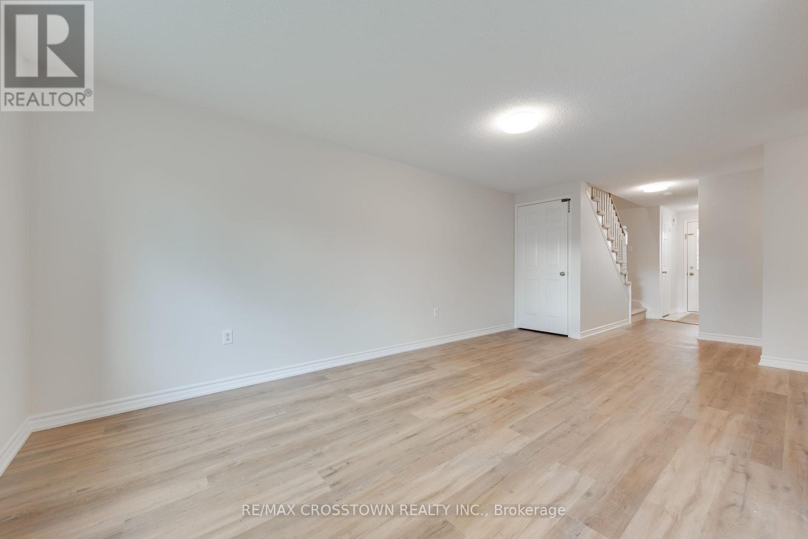 57 Lee Crescent, Barrie, Ontario  L4N 9Z1 - Photo 8 - S12554100