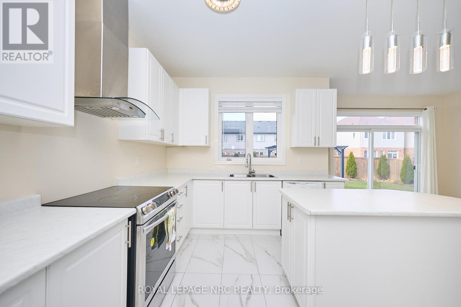 9367 Emerald Avenue, Niagara Falls, Ontario  L2G 0X5 - Photo 12 - X12554180