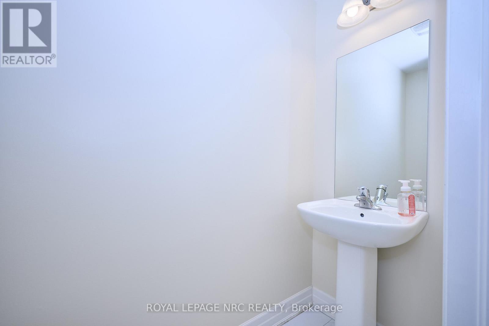 9367 Emerald Avenue, Niagara Falls, Ontario  L2G 0X5 - Photo 16 - X12554180