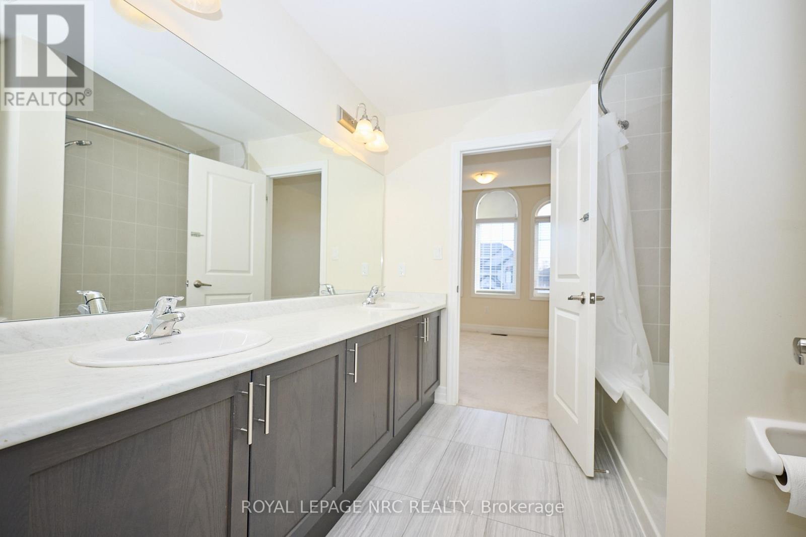 9367 Emerald Avenue, Niagara Falls, Ontario  L2G 0X5 - Photo 37 - X12554180