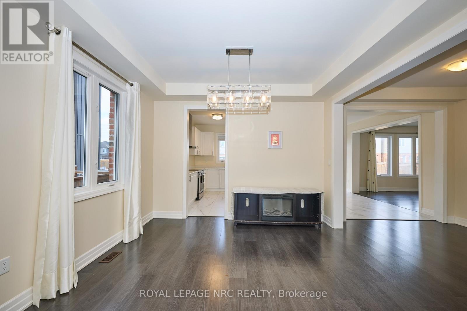 9367 Emerald Avenue, Niagara Falls, Ontario  L2G 0X5 - Photo 6 - X12554180