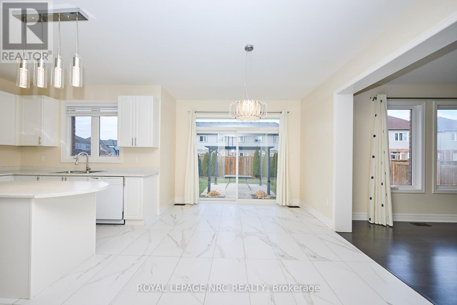 9367 Emerald Avenue, Niagara Falls, Ontario  L2G 0X5 - Photo 8 - X12554180