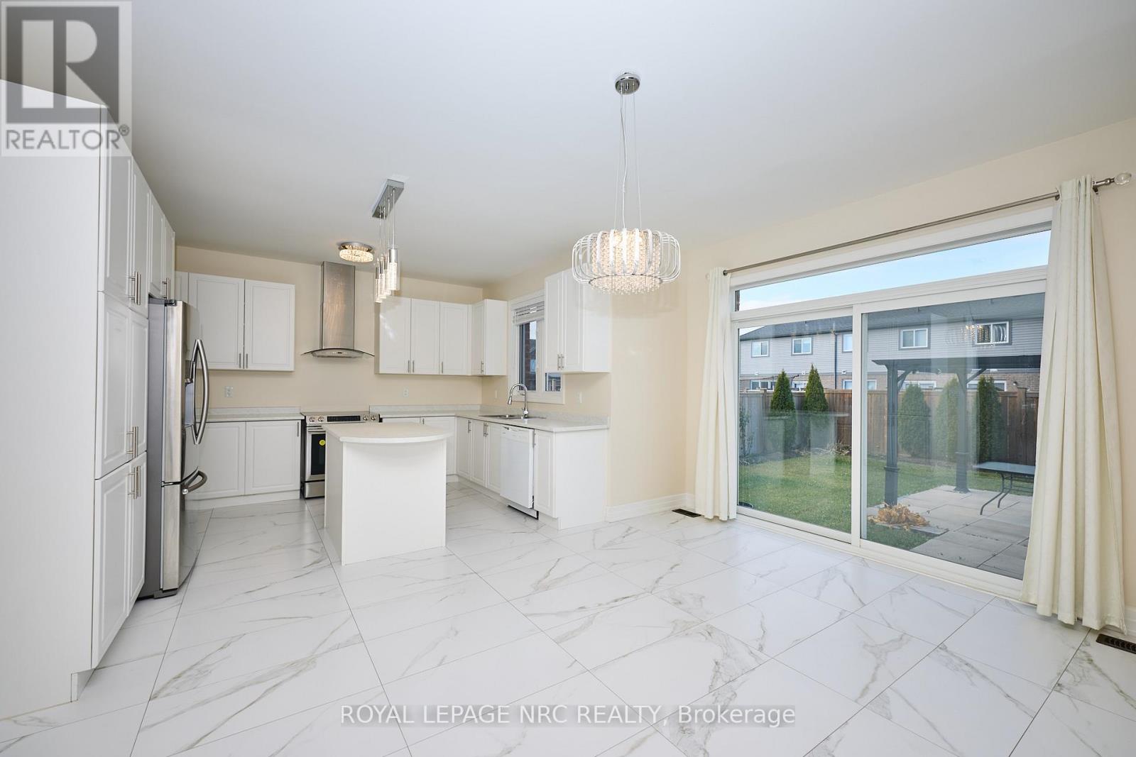 9367 Emerald Avenue, Niagara Falls, Ontario  L2G 0X5 - Photo 9 - X12554180