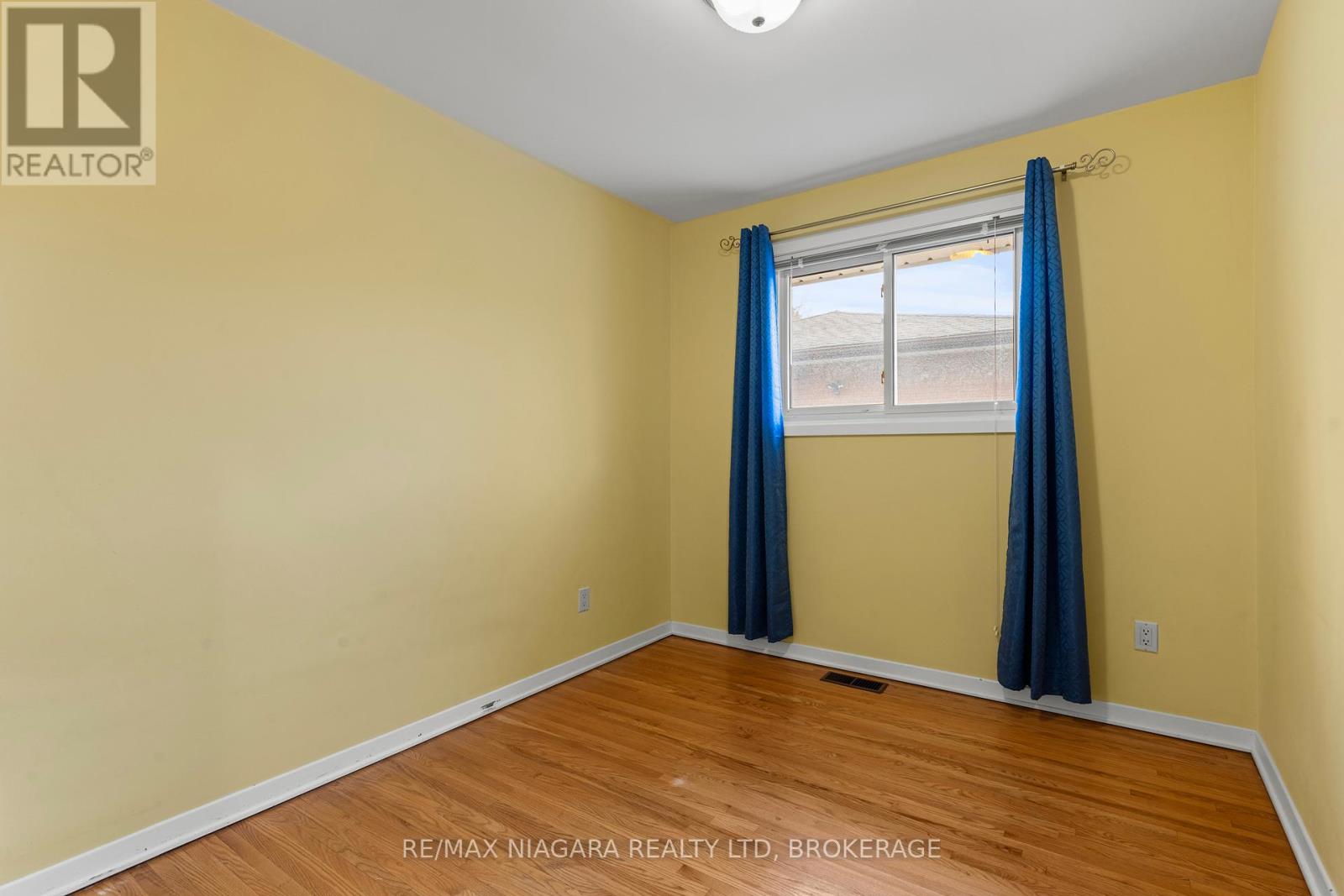 50 Royal Manor Drive, St. Catharines, Ontario  L2M 4L6 - Photo 15 - X12554252