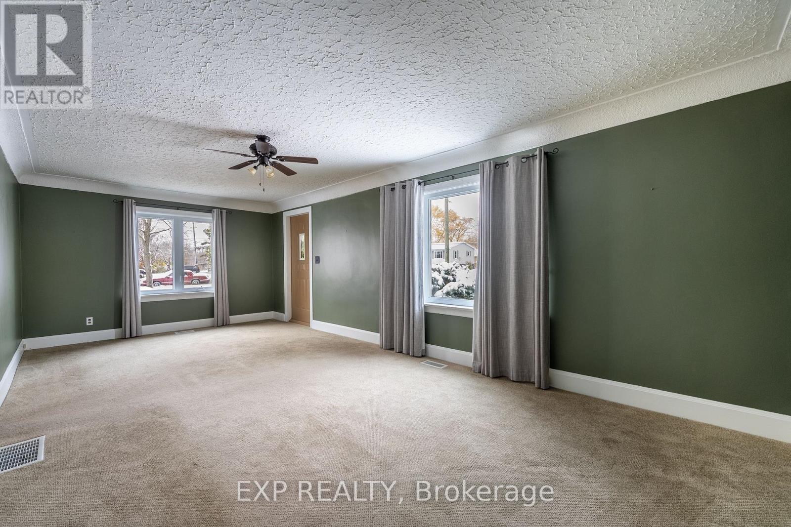 742 Broadway Street, Welland, Ontario L3C 5M8 - Photo 13 - X12554256