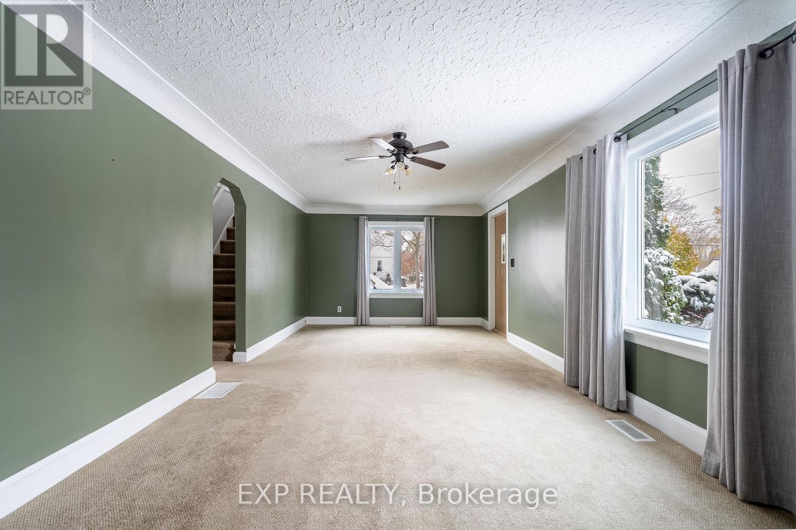 742 Broadway Street, Welland, Ontario L3C 5M8 - Photo 14 - X12554256