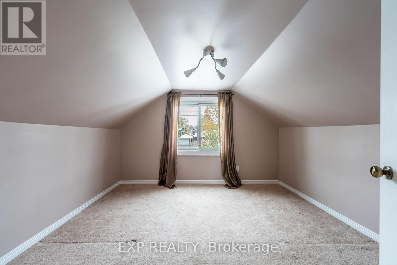 742 Broadway Street, Welland, Ontario L3C 5M8 - Photo 22 - X12554256