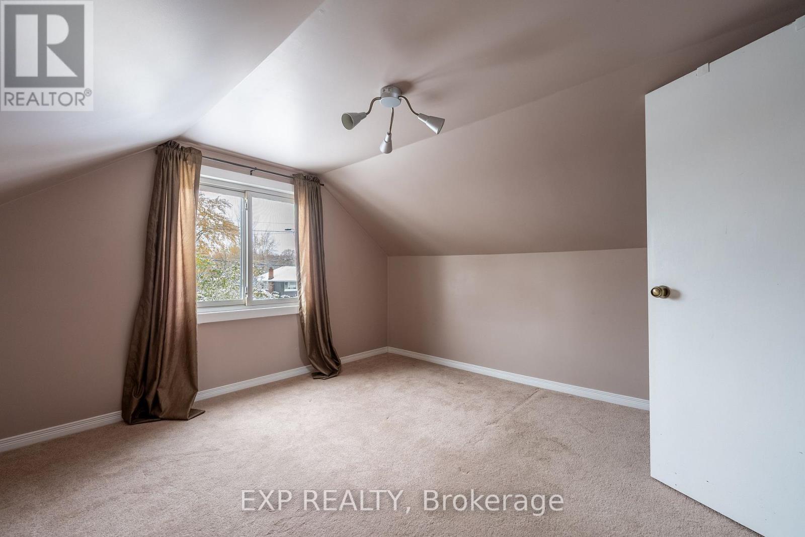 742 Broadway Street, Welland, Ontario L3C 5M8 - Photo 24 - X12554256