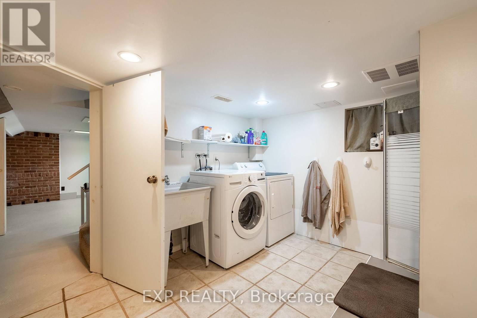 742 Broadway Street, Welland, Ontario L3C 5M8 - Photo 31 - X12554256