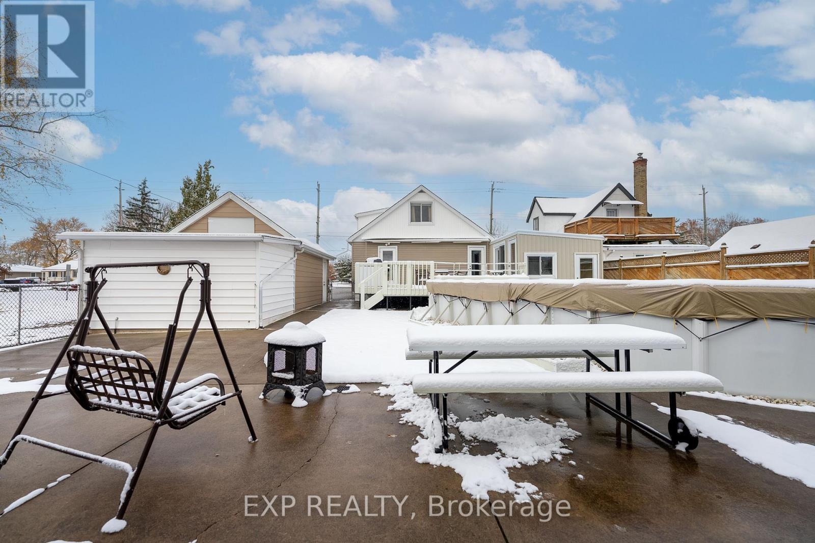 742 Broadway Street, Welland, Ontario L3C 5M8 - Photo 44 - X12554256