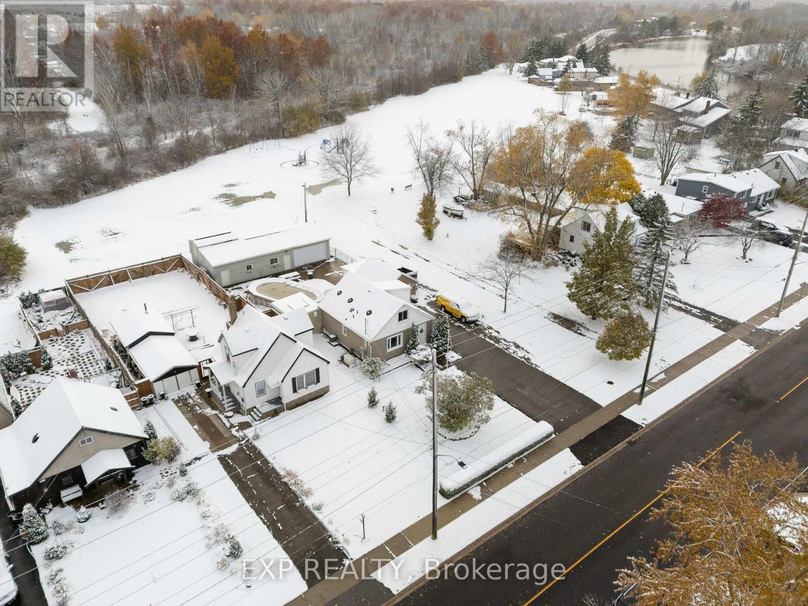 742 Broadway Street, Welland, Ontario L3C 5M8 - Photo 48 - X12554256