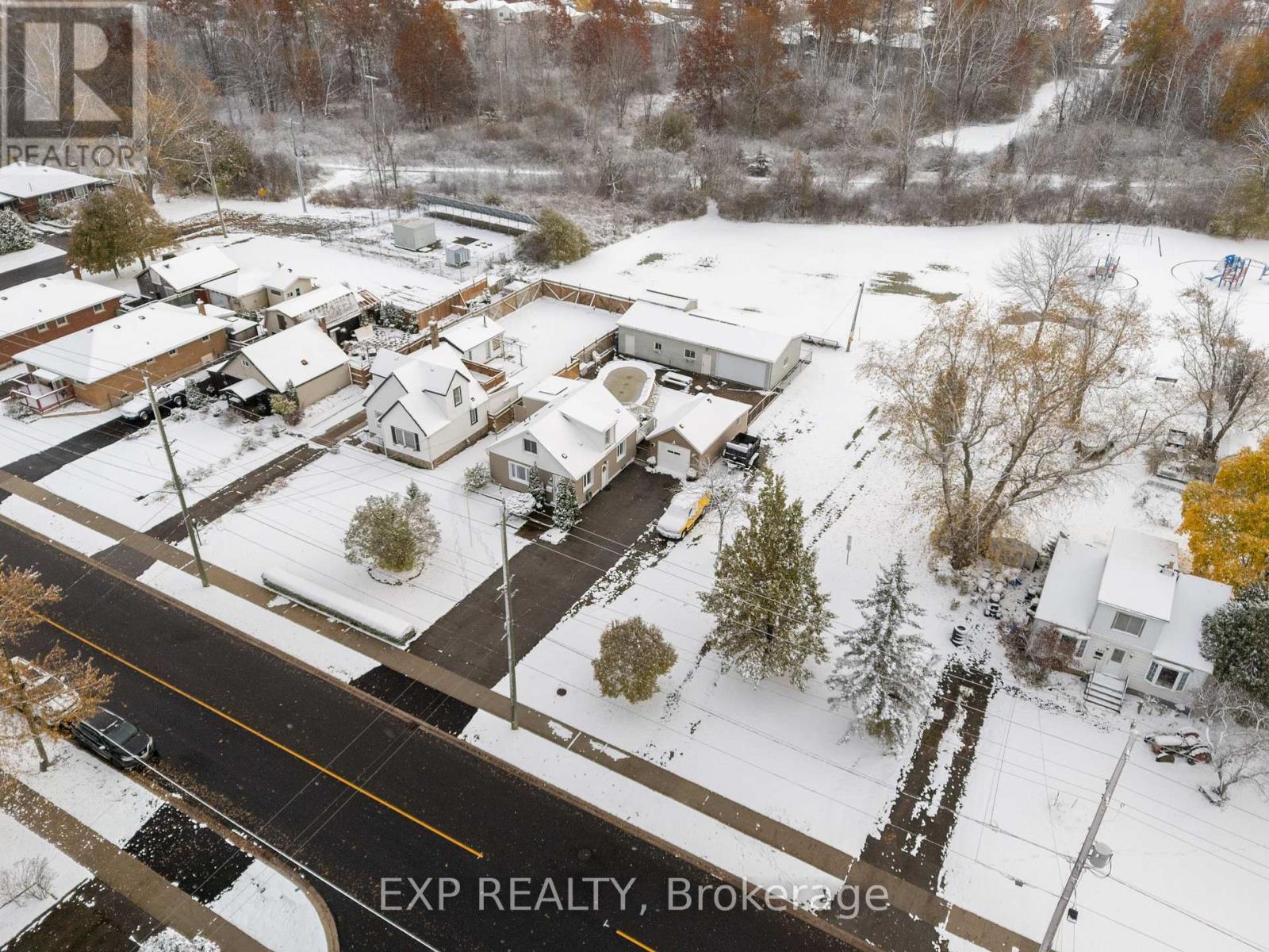 742 Broadway Street, Welland, Ontario L3C 5M8 - Photo 5 - X12554256