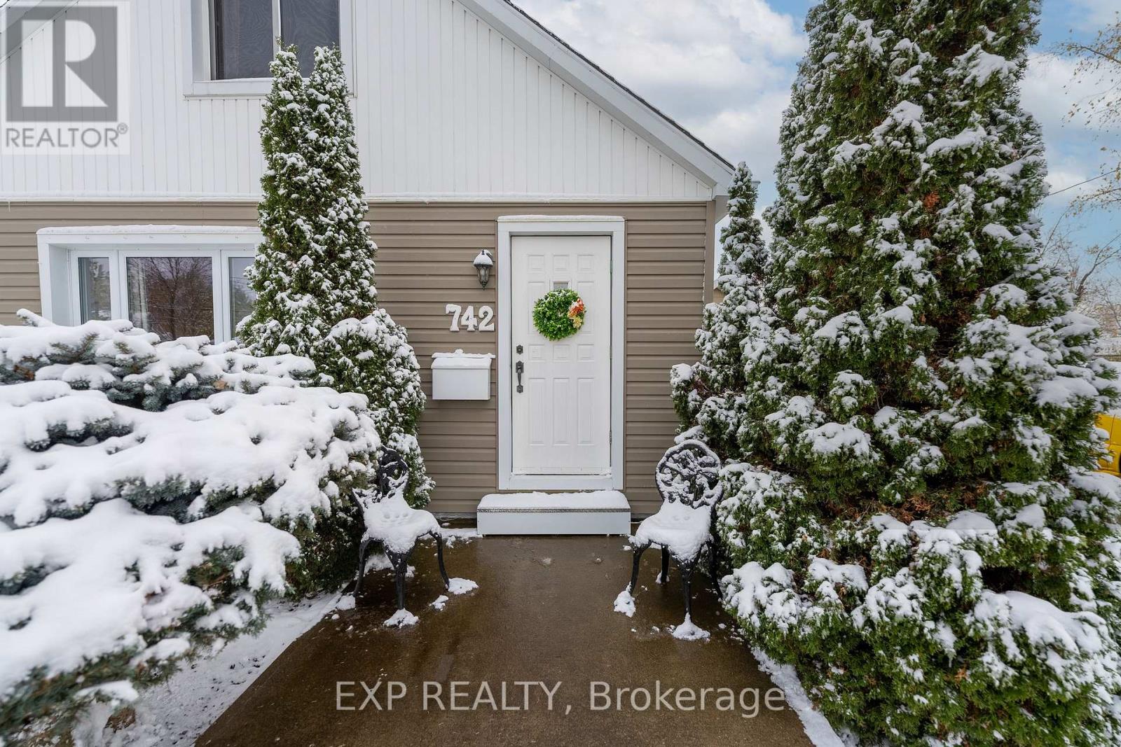 742 Broadway Street, Welland, Ontario L3C 5M8 - Photo 6 - X12554256