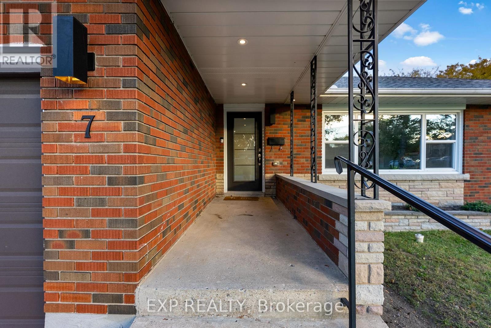 7 Harcove Street, St. Catharines, Ontario  L2N 1W7 - Photo 5 - X12554270