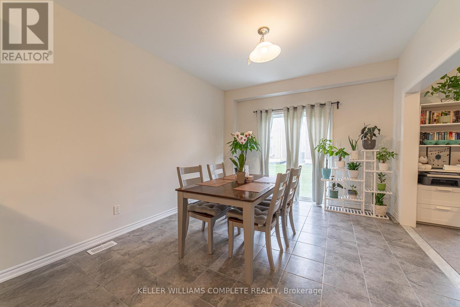 225 Palace Street, Thorold, Ontario L2V 5G7 - Photo 11 - X12554330