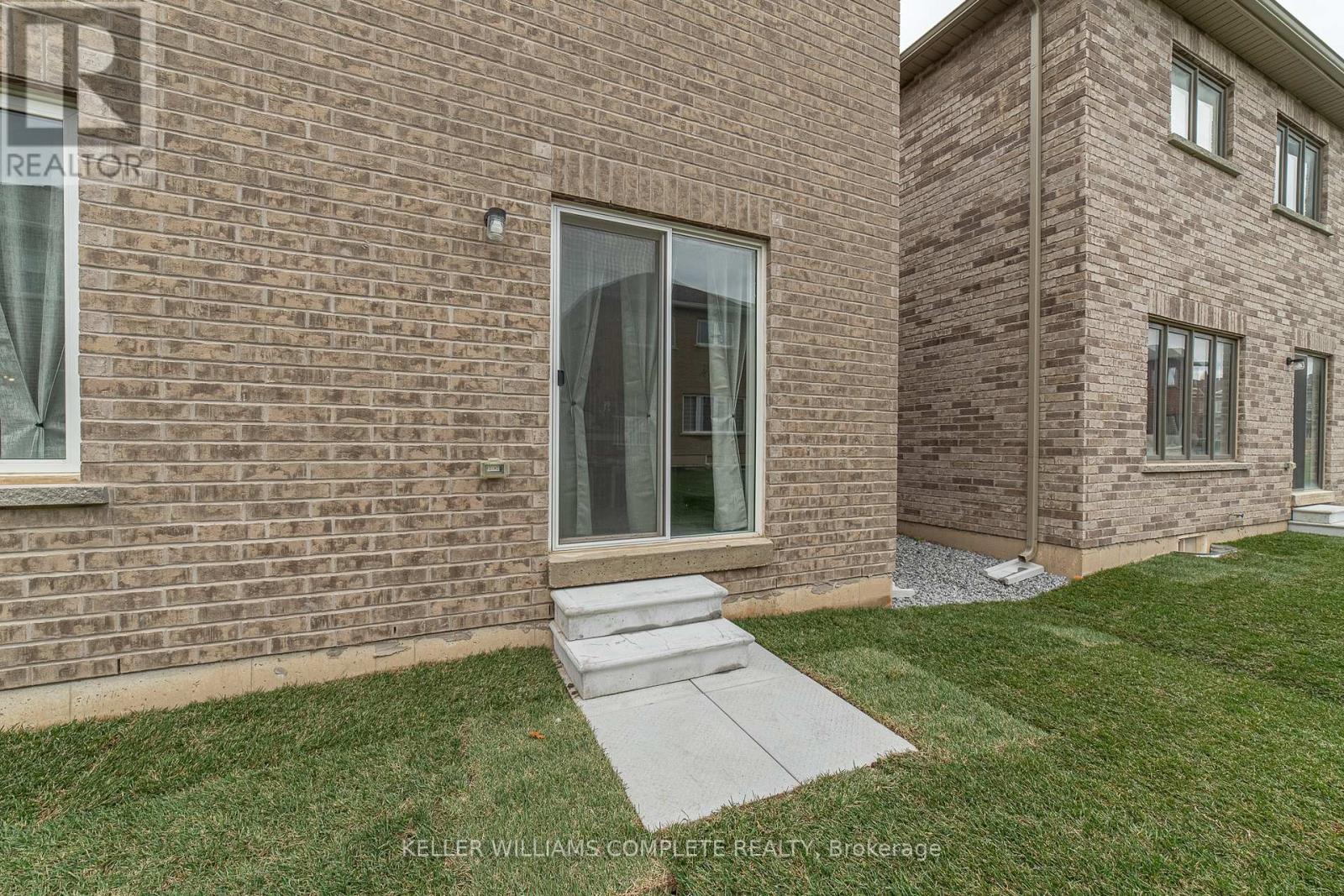 225 Palace Street, Thorold, Ontario L2V 5G7 - Photo 48 - X12554330