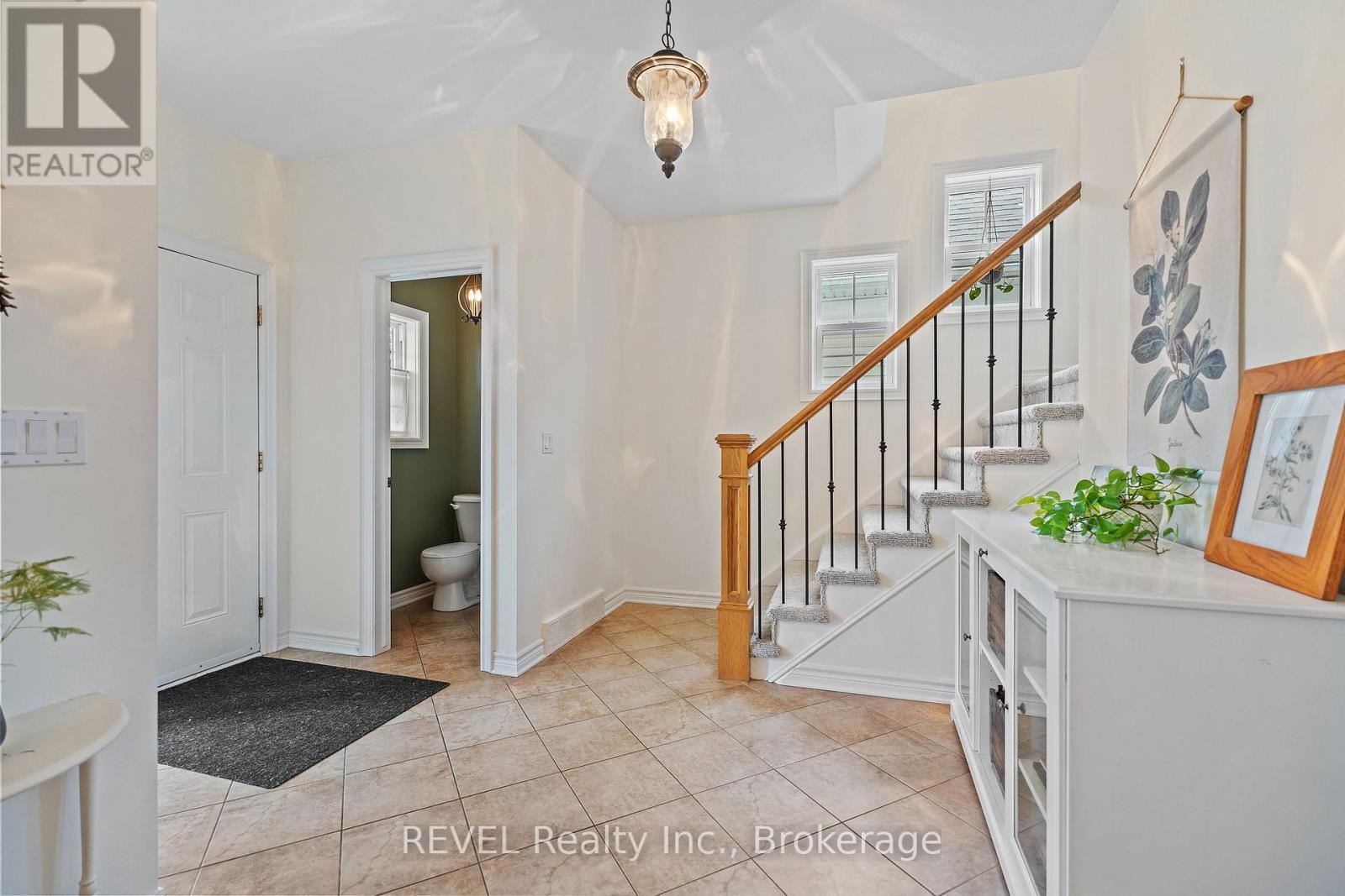 46 Pinot Trail, Niagara-On-The-Lake, Ontario  L0S 1J0 - Photo 5 - X12554416