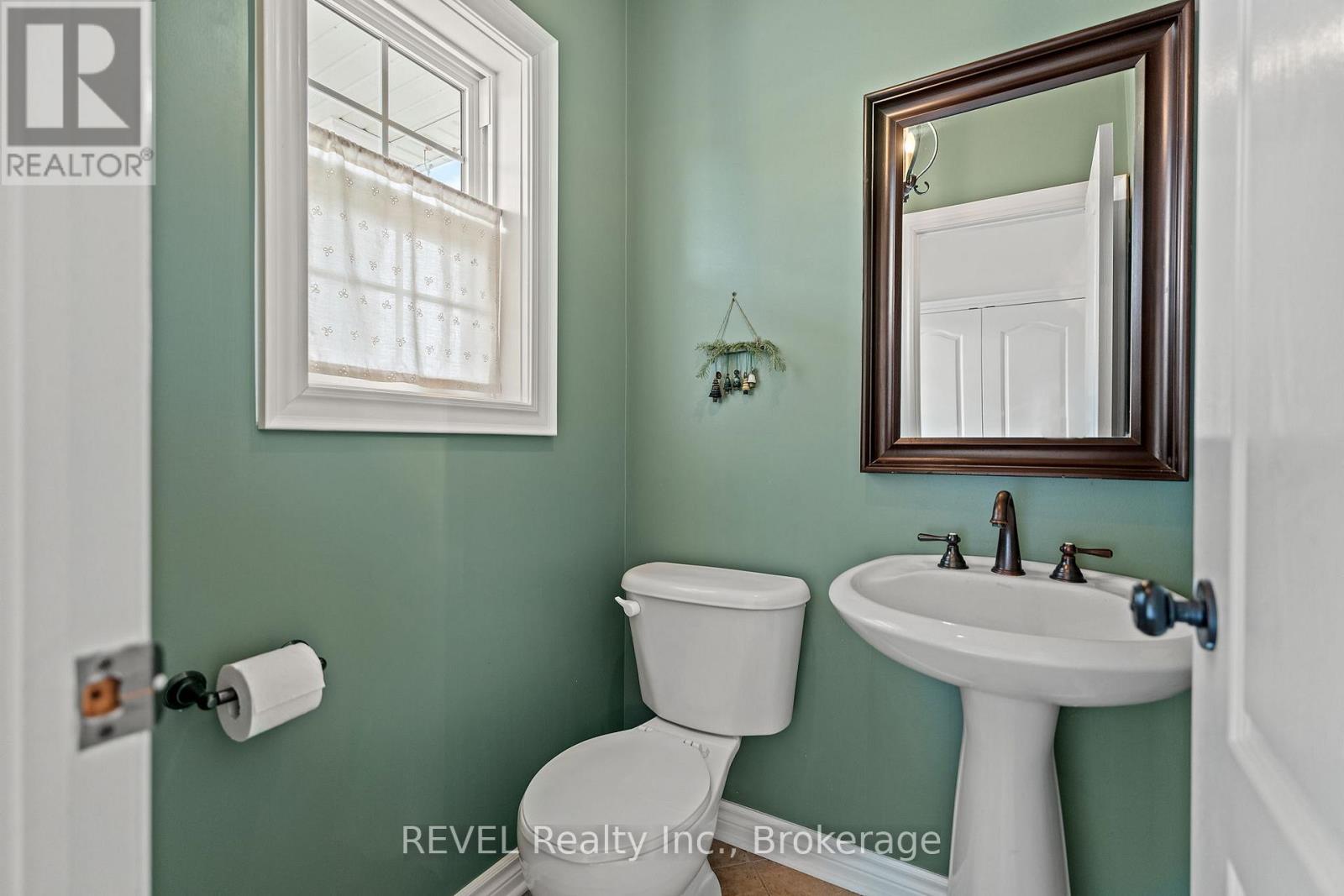 46 Pinot Trail, Niagara-On-The-Lake, Ontario  L0S 1J0 - Photo 6 - X12554416