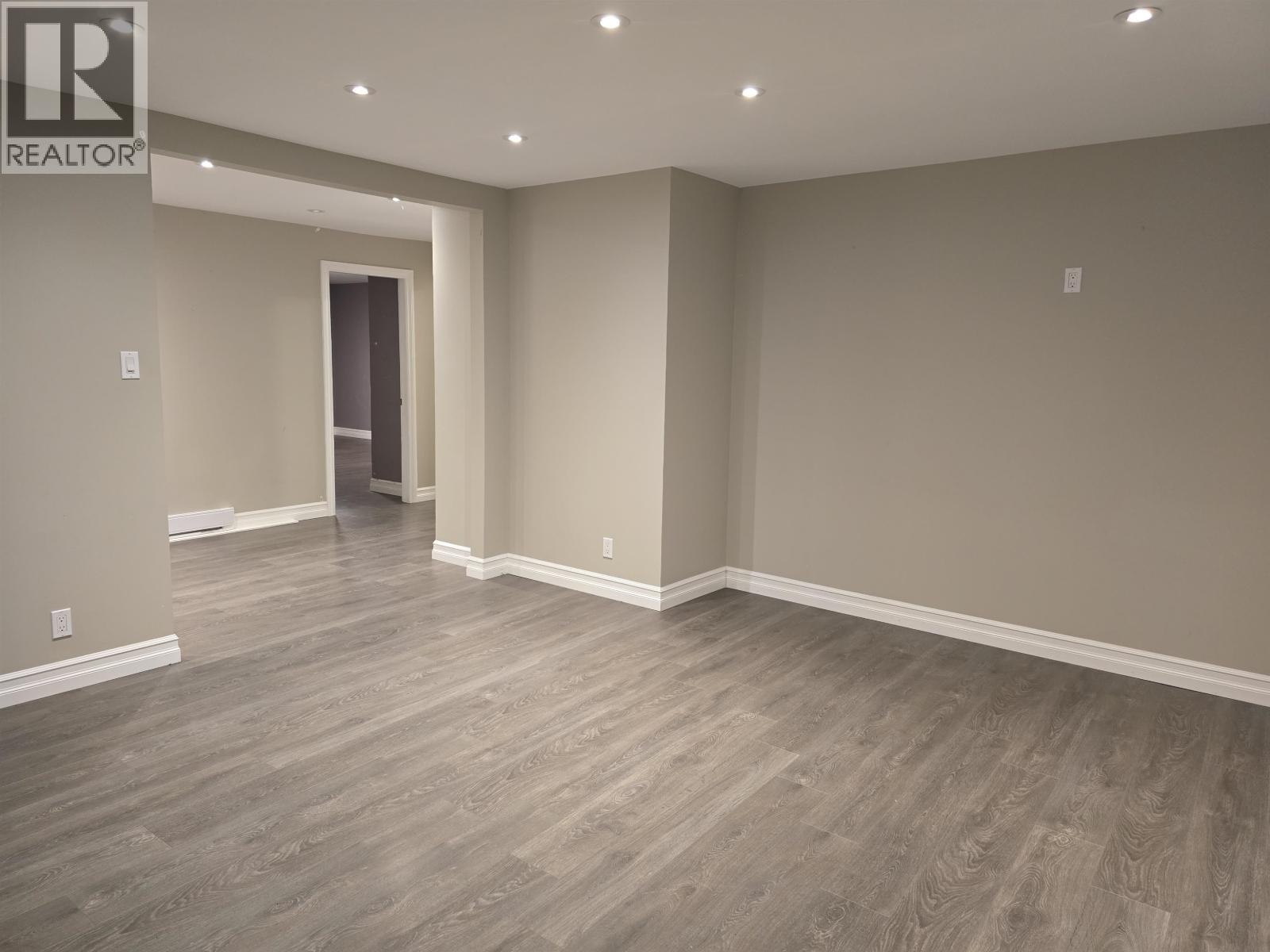 22504 Lougheed Highway, Maple Ridge, British Columbia  V2X 2V1 - Photo 5 - C8073879