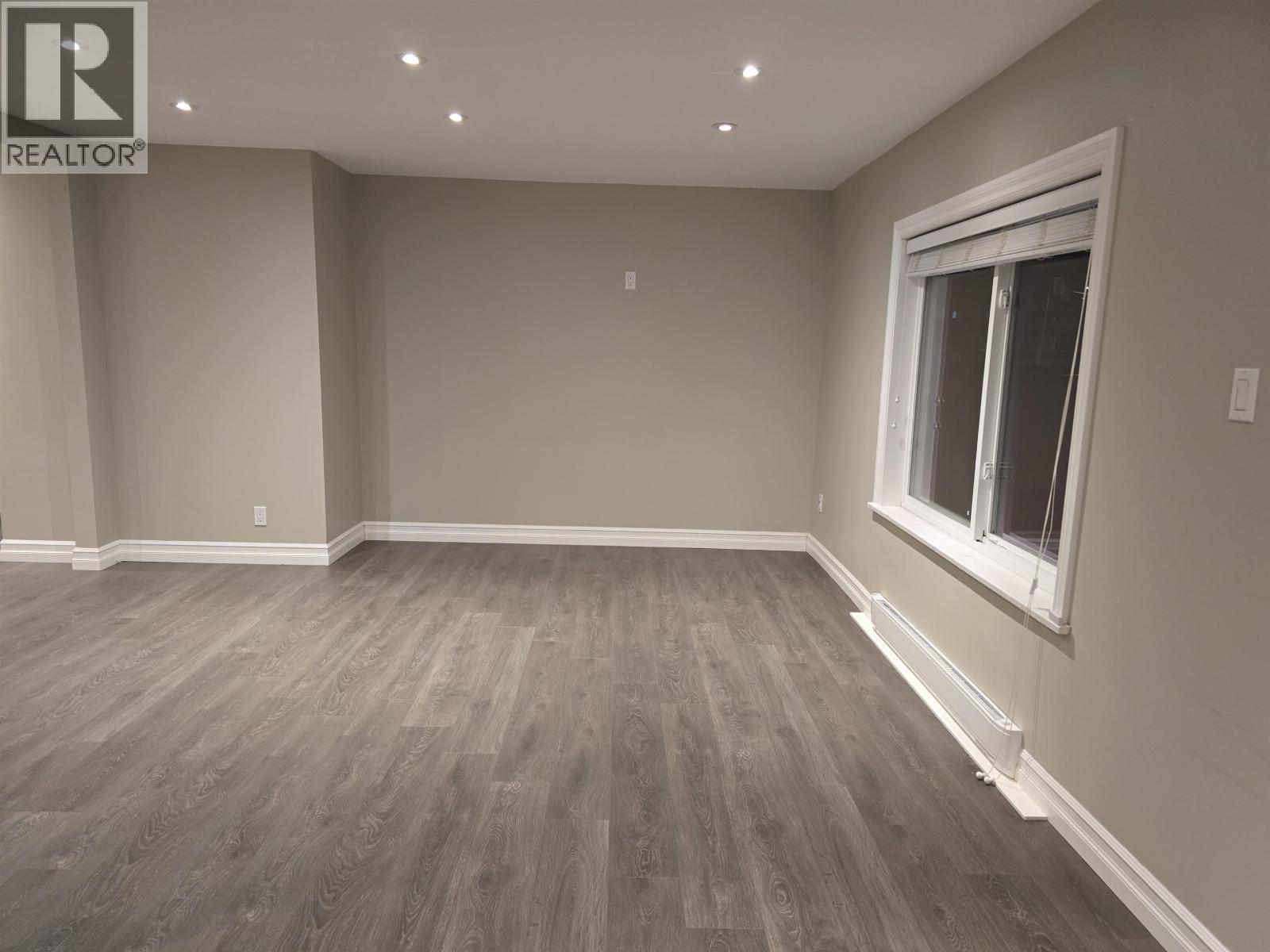 22504 Lougheed Highway, Maple Ridge, British Columbia  V2X 2V1 - Photo 4 - C8073879