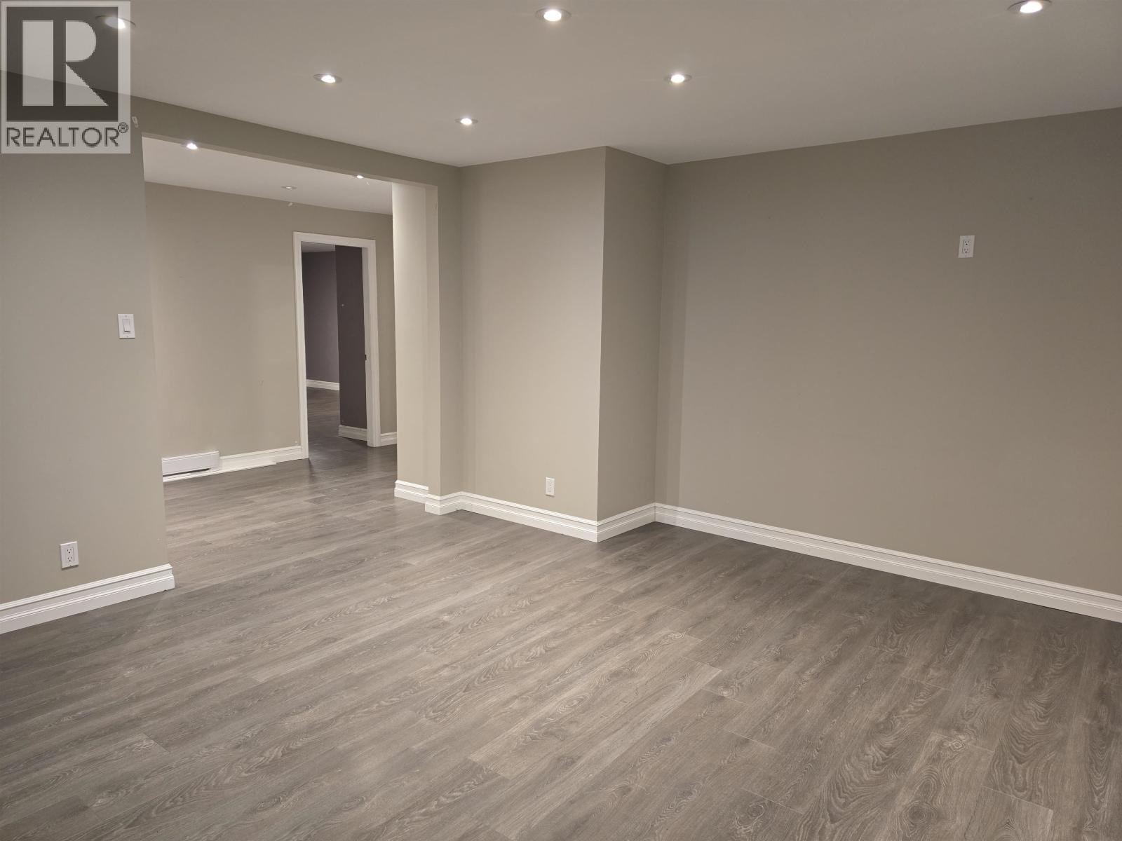 22504 Lougheed Highway, Maple Ridge, British Columbia  V2X 2V1 - Photo 3 - C8073879