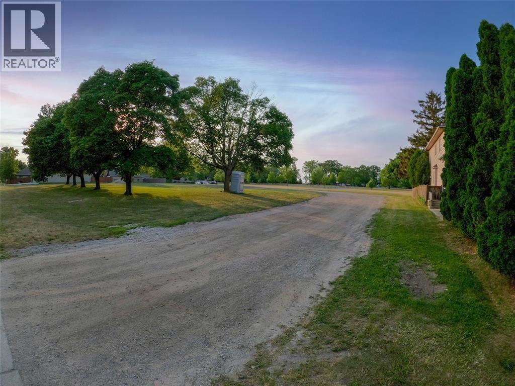 670 Lakeshore Road, Sarnia, Ontario  N7V 2V2 - Photo 34 - 25028101