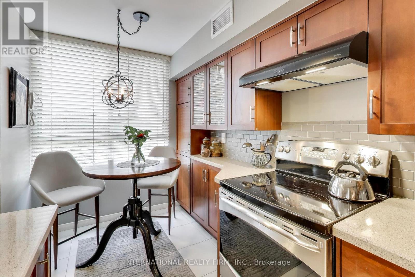 316 - 1485 Lakeshore Road E, Mississauga, Ontario  L5E 3G2 - Photo 3 - W12553964