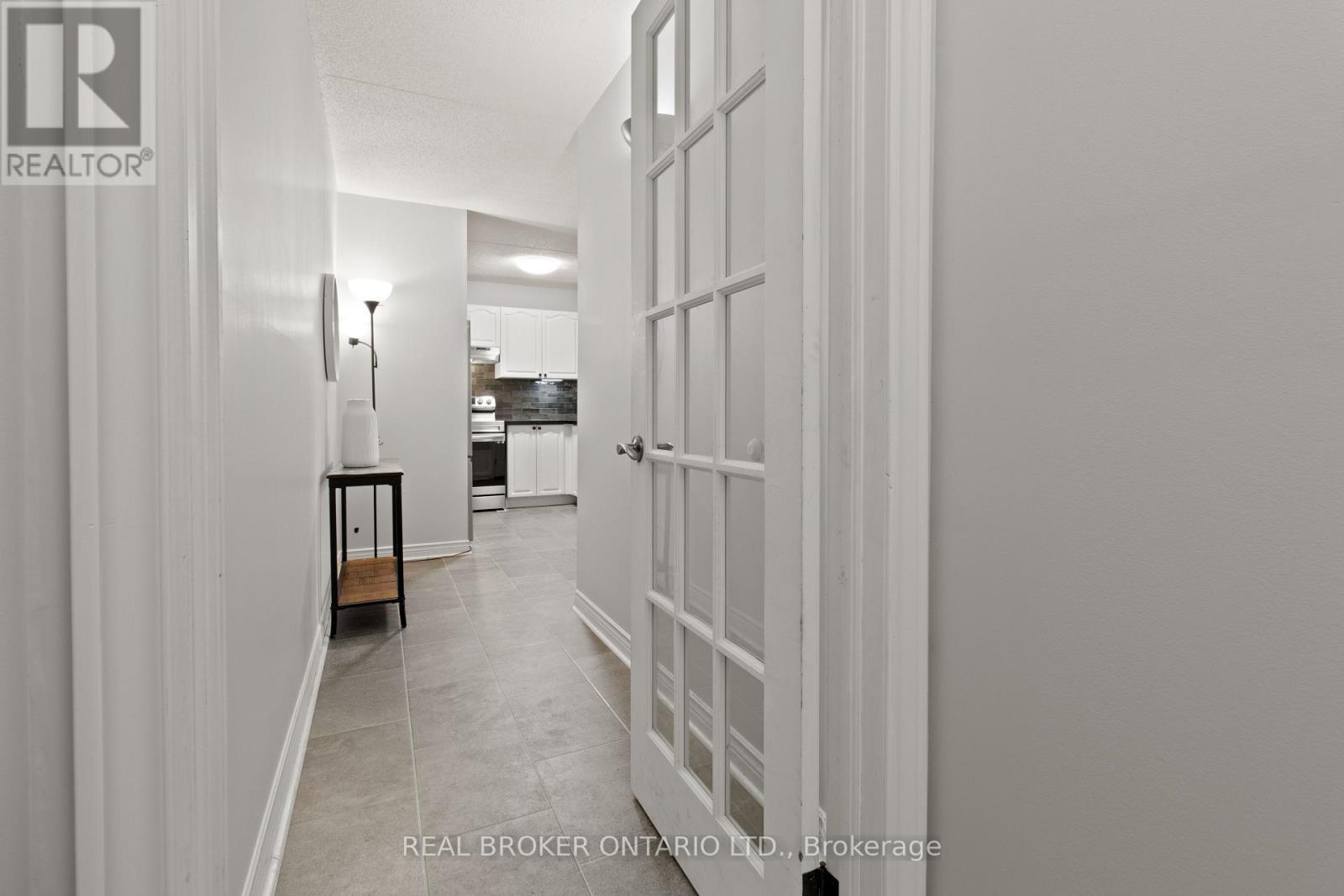 214 - 2010 Cleaver Avenue, Burlington, Ontario  L7M 4C1 - Photo 2 - W12554094