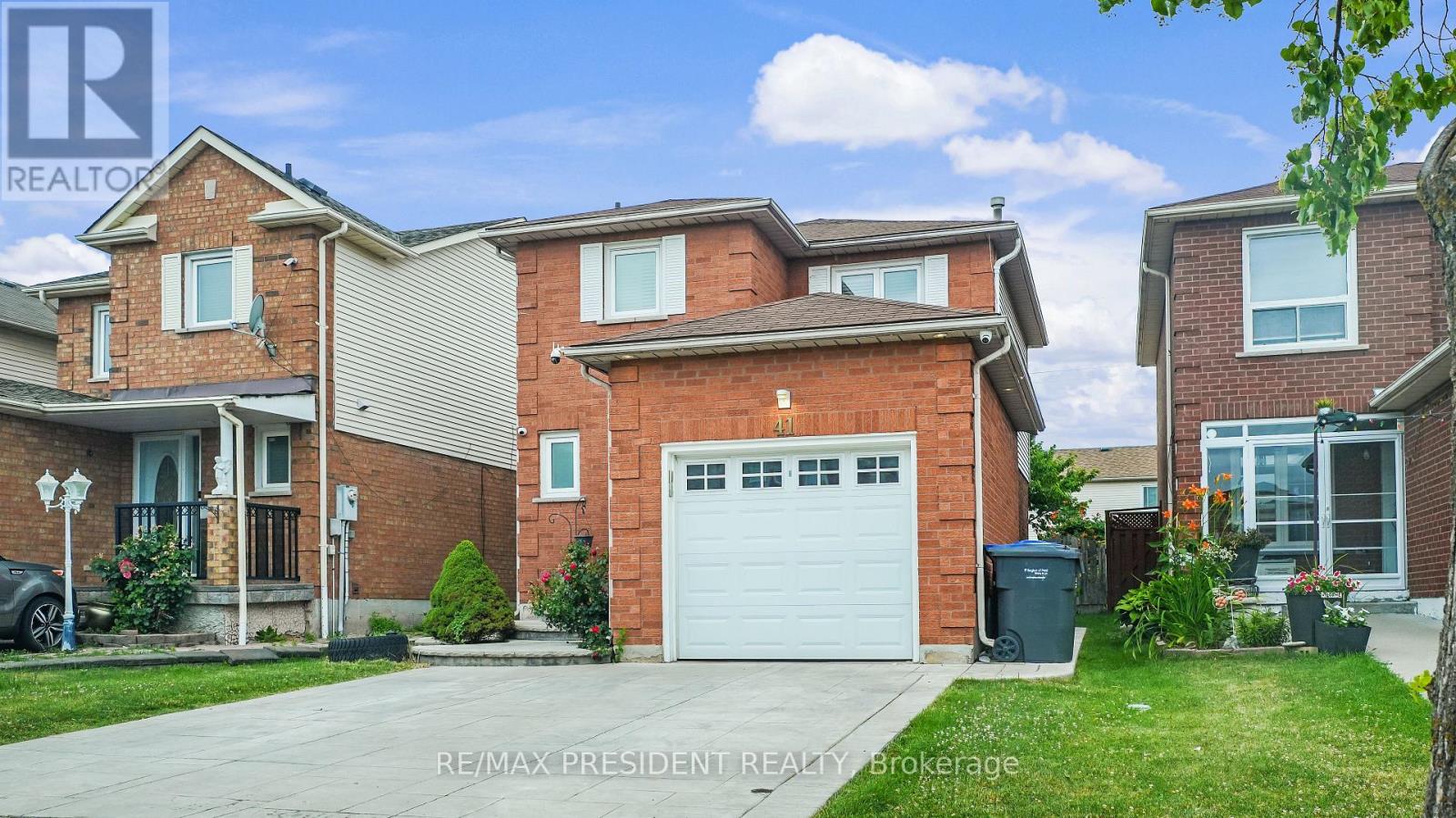 41 Stalbridge Avenue, Brampton, Ontario  L6Y 4H1 - Photo 2 - W12554146