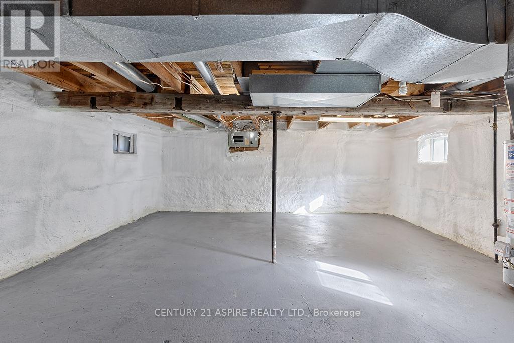 208 Golf Course Road, Laurentian Valley, Ontario  K8A 7B3 - Photo 22 - X12516048