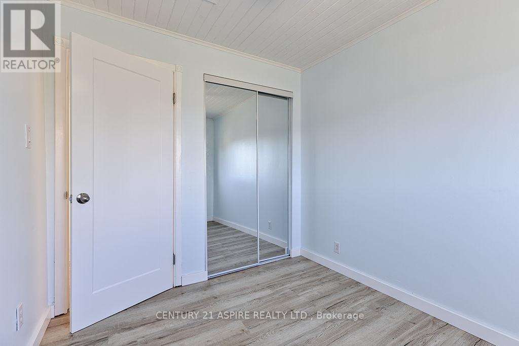 208 Golf Course Road, Laurentian Valley, Ontario  K8A 7B3 - Photo 17 - X12516048