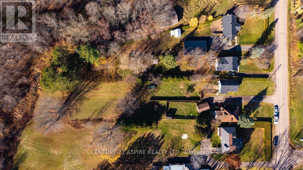 208 Golf Course Road, Laurentian Valley, Ontario  K8A 7B3 - Photo 30 - X12516048