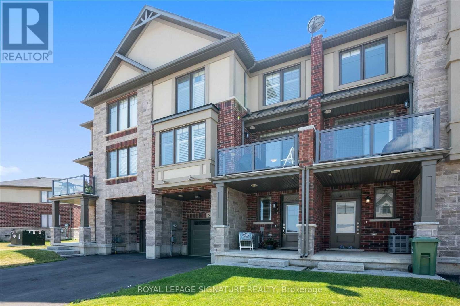 5 Dodman Crescent, Hamilton, Ontario  L9G 0G7 - Photo 2 - X12554052