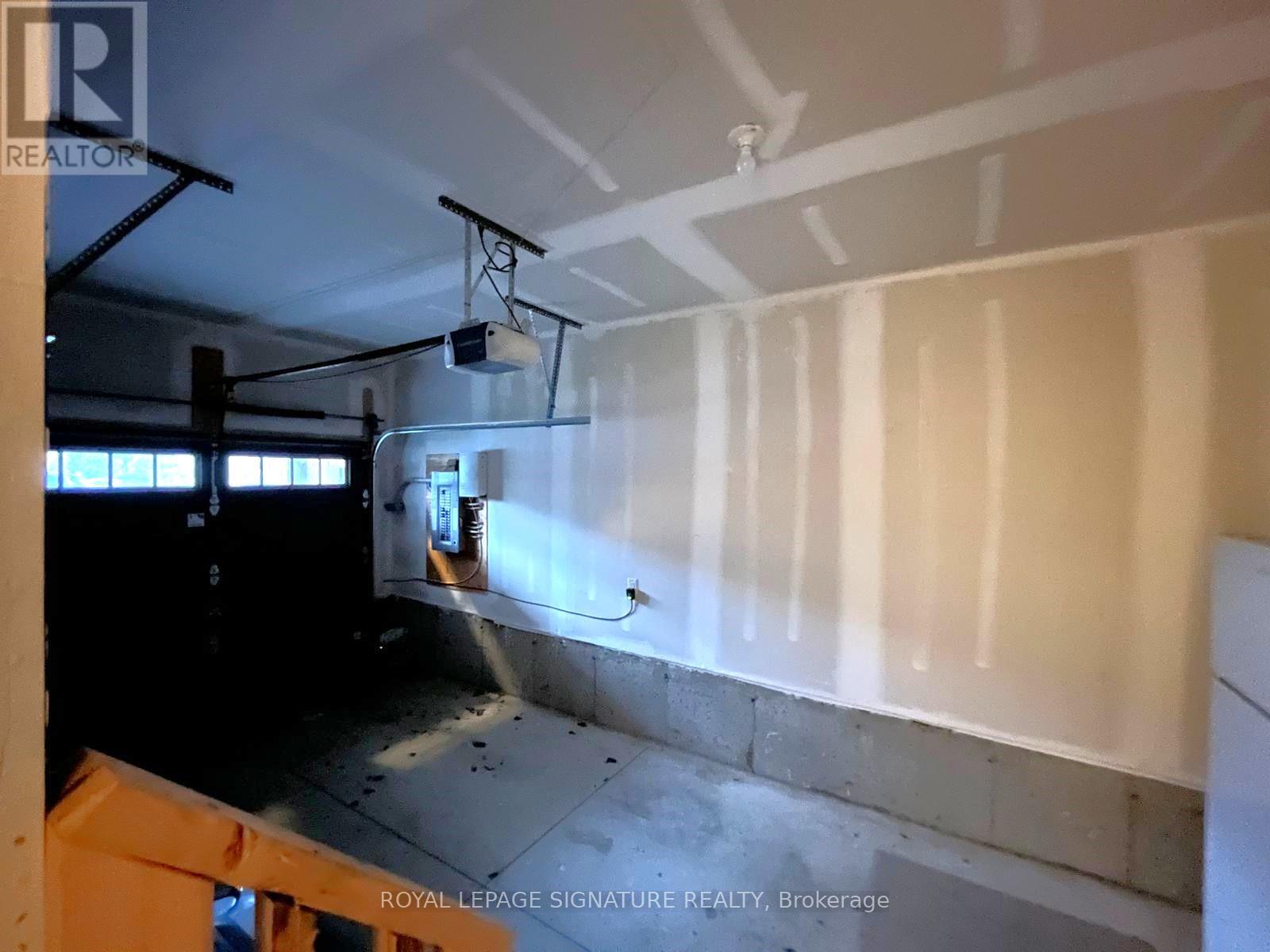 5 Dodman Crescent, Hamilton, Ontario  L9G 0G7 - Photo 5 - X12554052