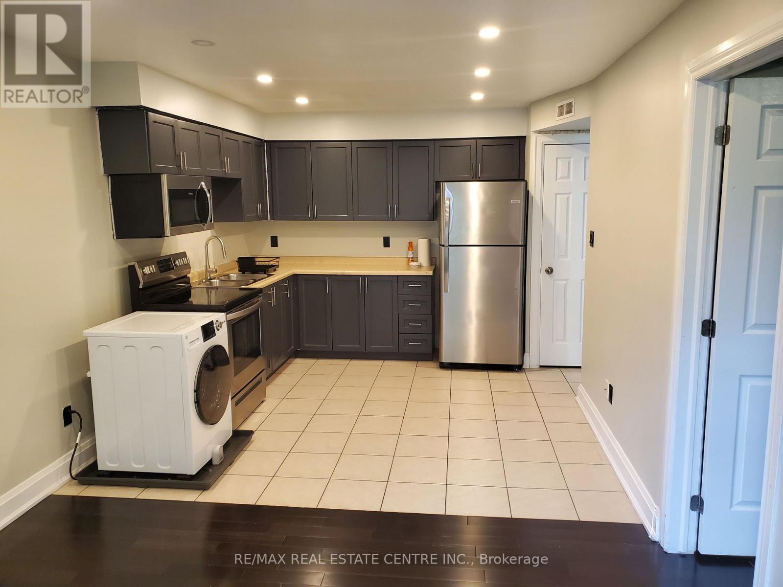 310 - 28 Victoria Avenue, Hamilton, Ontario  L8L 5E1 - Photo 4 - X12554126