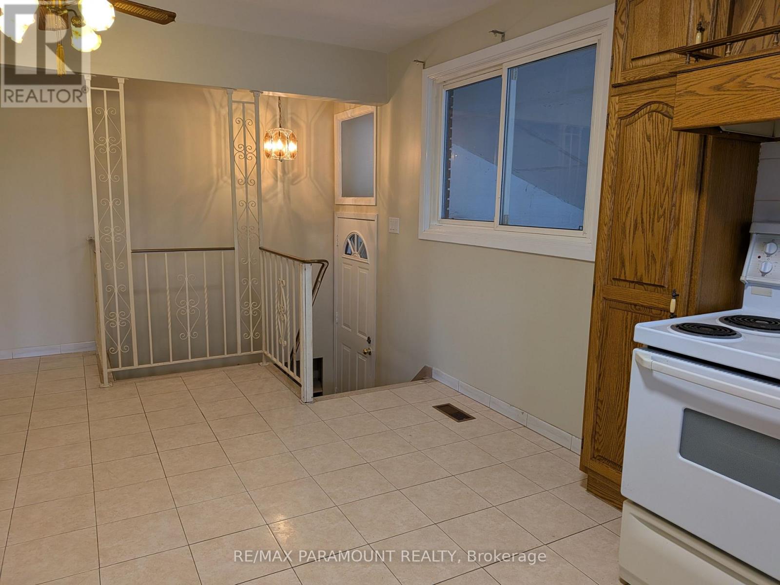 242 Millen Road, Hamilton, Ontario  L8E 2G9 - Photo 10 - X12554132