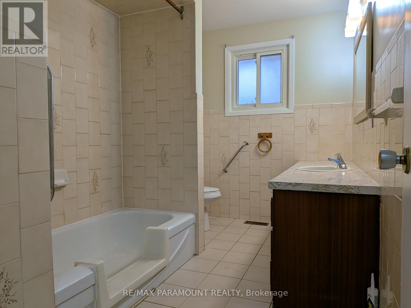 242 Millen Road, Hamilton, Ontario  L8E 2G9 - Photo 13 - X12554132