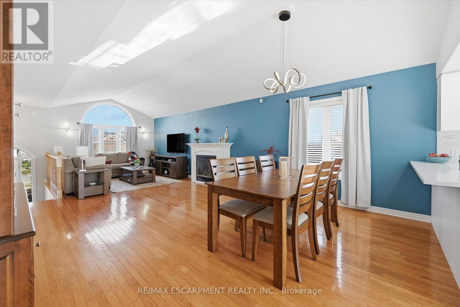 344 St. Lawrence Drive, Welland, Ontario  L3C 7H7 - Photo 10 - X12554148